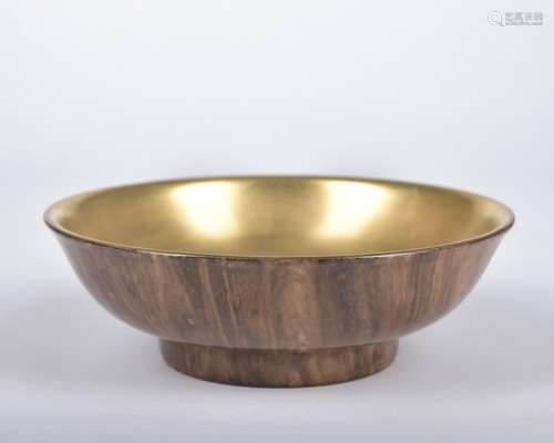 A wooden glazed stem-dish