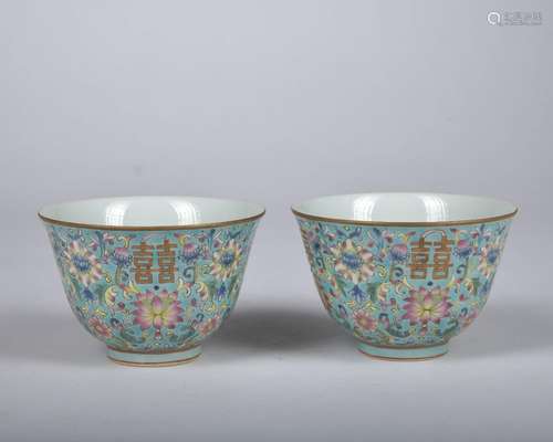 A pair of famille-rose 'floral' bowl