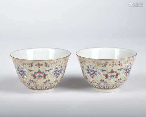 A pair of famille-rose 'floral' bowl