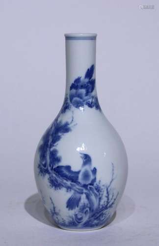 Blue and white flower and bird gallbladder bottle