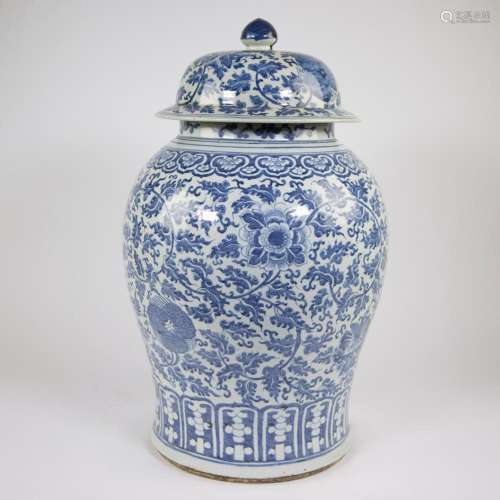 Large blue and white lotus jar, Qing dynasty, Kangxi (1662-1...