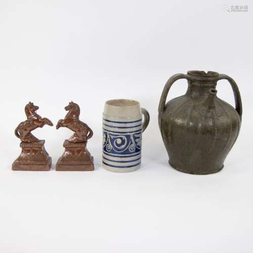 Collection miscellaneous, pot with slip decoration 18th, bee...