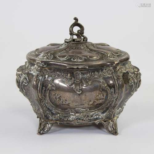 Silver jewelery box decorated with medallion and garlands, G...