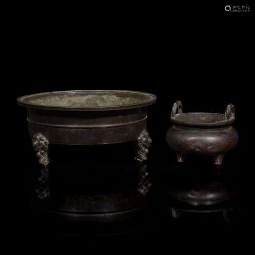 Two Chinese patinated bronze censors 加漆铜香炉两件 Apocryph...