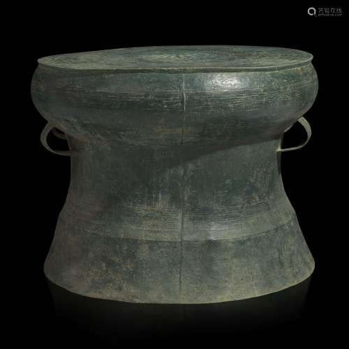 A rare and unusually large Vietnamese bronze drum, Heger typ...
