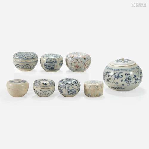 A group of eight assorted Vietnamese small boxes 越南瓷盒一组...