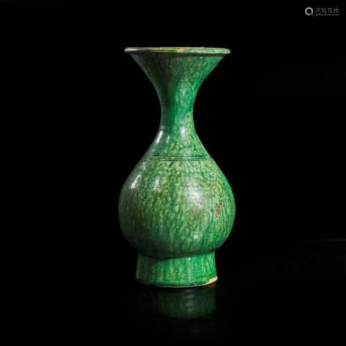 An unusual green-glazed pottery vase 绿釉壶式瓶 Liao dynasty...