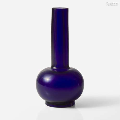 A Chinese cobalt blue glass bottle vase 宝石蓝琉璃胆瓶