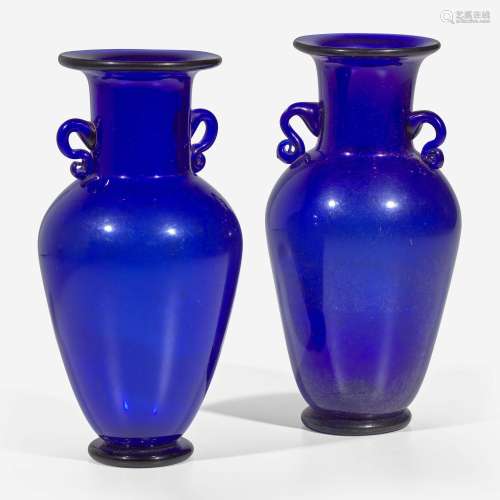 An unusual pair of cobalt blue glass baluster vases 蓝色琉璃...
