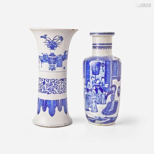 Two Chinese blue and white decorated porcelain vases 青花瓷瓶...