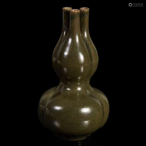 A Chinese "tea-dust"-glazed trilobed double-gourd ...