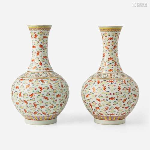 A pair of Chinese famille rose-decorated porcelain "Tho...
