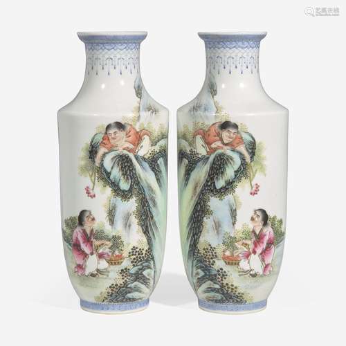 A pair of famille rose-decorated porcelain vases 粉彩"和...