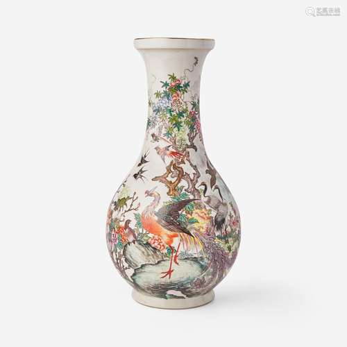 A large Chinese famille rose-decorated vase 粉彩大瓶 Late 20...