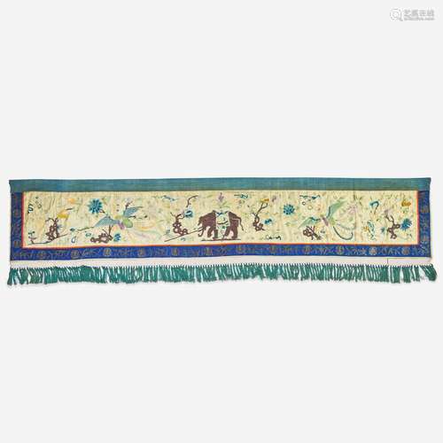 A large Chinese silk needlework valance hanging 丝织大帷幔一...