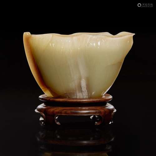 A Chinese carved celadon jade "Lotus" coupe 莲叶玉...