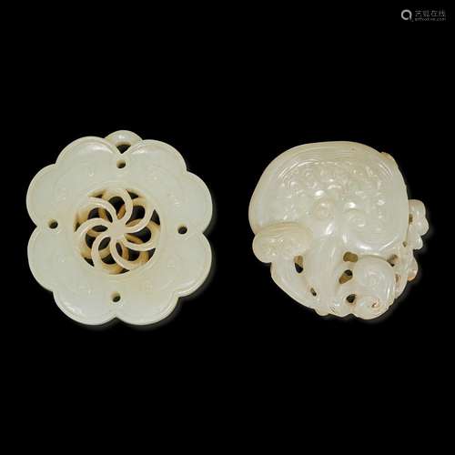 Two Chinese carved white jade pendants 白玉雕两件