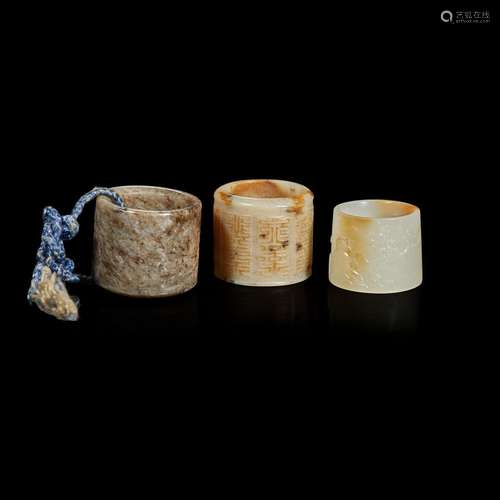 Three Chinese carved jade thumb rings 玉扳指三件