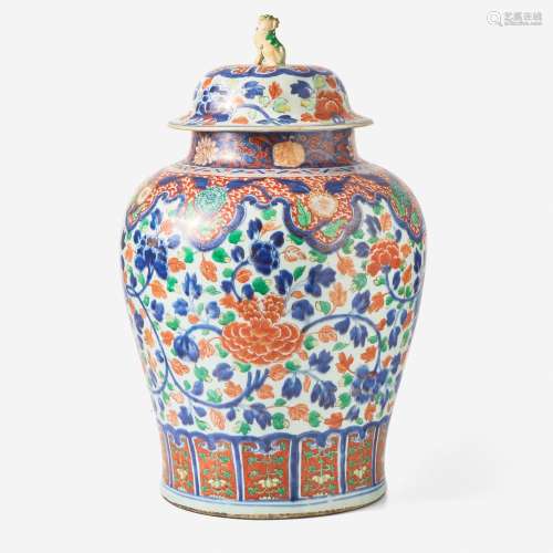 A large Chinese wucai-decorated porcelain jar and cover 五彩...