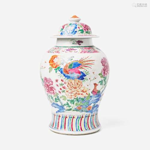 A Chinese famille rose-decorated porcelain jar and cover 粉彩...