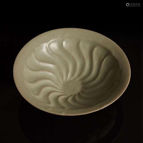 A Korean fluted celadon-glazed bowl 高丽青瓷螺旋纹盌 Goryeo ...