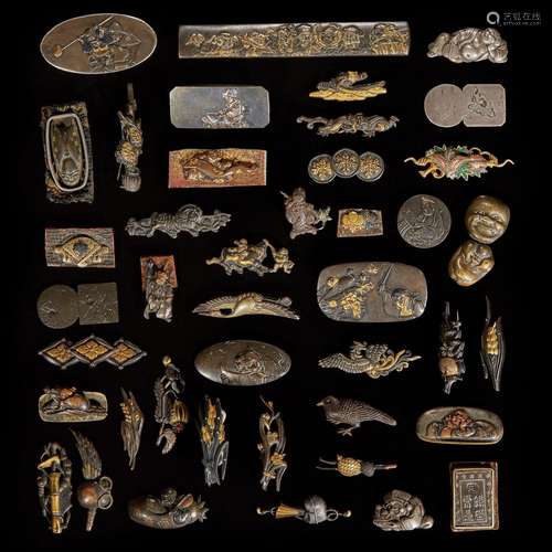 A Group of 42 assorted Japanese metal fittings 日本金属小器物...