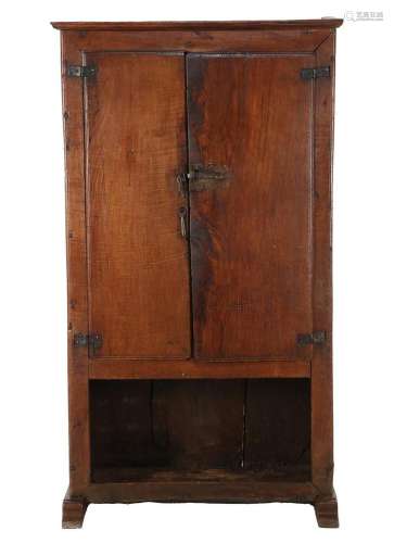 Oak 2-door cabinet