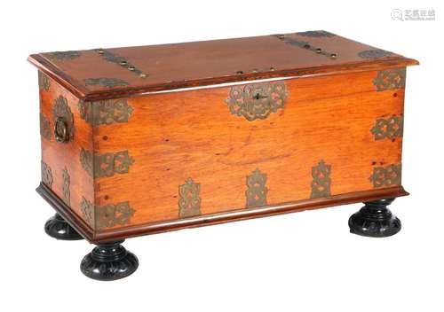 Teak travel box