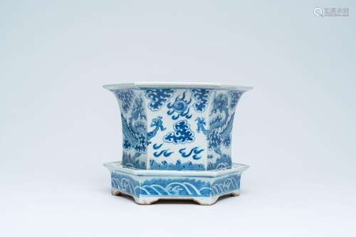 A hexagonal Chinese blue and white 'dragons chasing the pear...