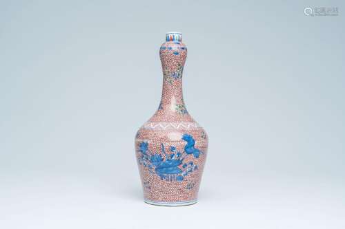 A Chinese wucai vase with floral design, 19th/20th C.<br />
...