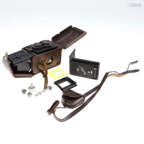 VINTAGE ROLLEIFLEX CAMERA & ACCESSORIES.