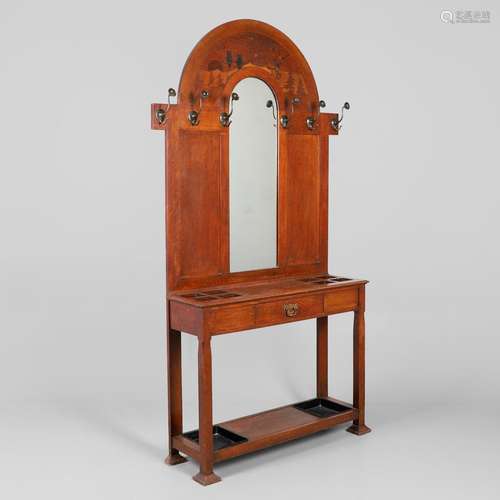 LARGE ARTS AND CRAFTS OAK HALLSTAND.