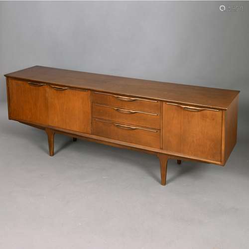 G PLAN - RETRO TEAK SIDEBOARD.