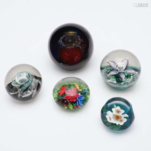 SCOTTISH BORDERS ART GLASS PAPERWEIGHT & SELKIRK PAPERWE...