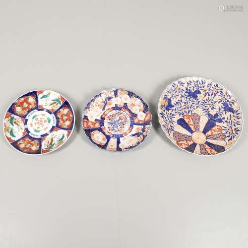 LARGE JAPANESE IMARI CHARGER & TWO OTHER ITEMS.