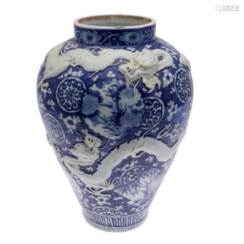 LARGE JAPANESE ARITA BLUE & WHITE PORCELAIN JAR.