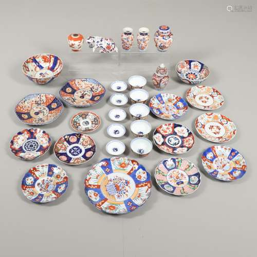 COLLECTION OF JAPANESE IMARI DISHES & PLATES.