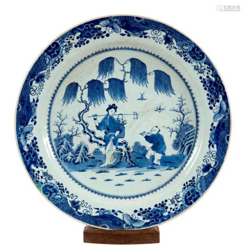 LARGE CHINESE PORCELAIN BLUE AND WHITE EXPORT CHARGER, QIANL...