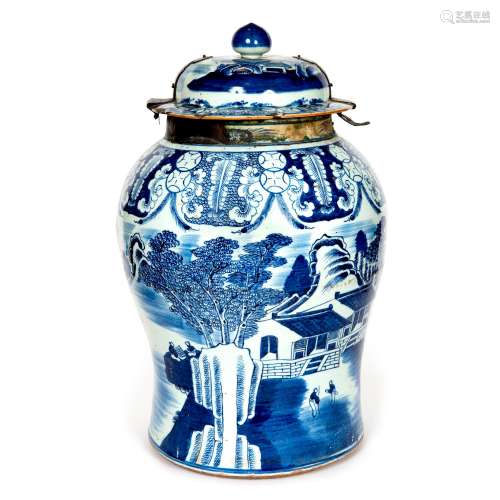 A LARGE CHINESE PORCELAIN BLUE & WHITE JAR AND COVER - Q...