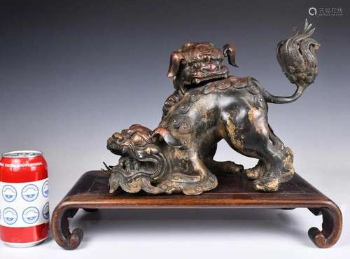 A Bronze Double-Lions Ornament w/Std 19thC