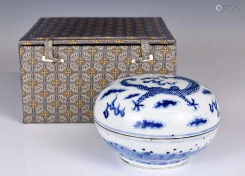 A Blue and White Dragon Cover Box Qing