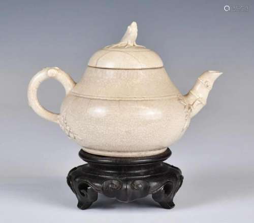 A Blanc De Chine Teapot w/Stand