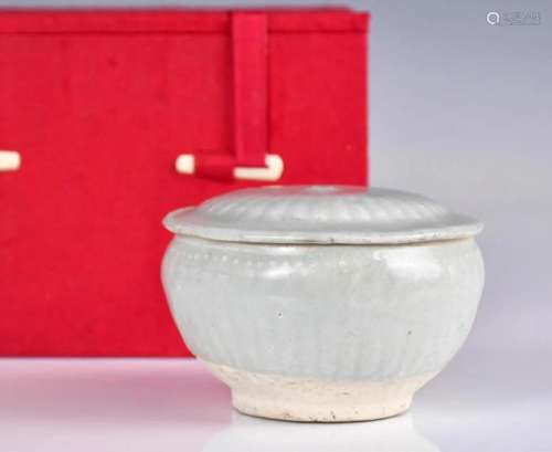 A Celadon Glaze Ceramic Cover Box w/Box, Yuan