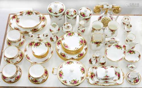 An extensive Royal Albert Old Country Roses pattern dinner s...