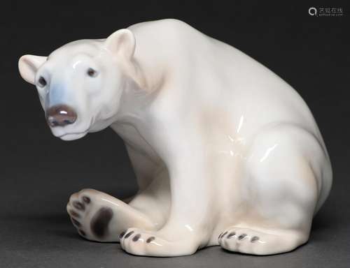 A Royal Copenhagen model of a polar bear, 20th c, 11cm h, pr...