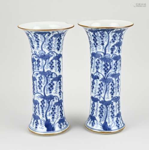 Two Chinese vases