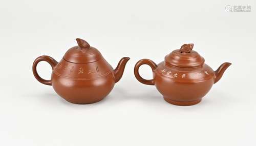 2x Chinese teapot