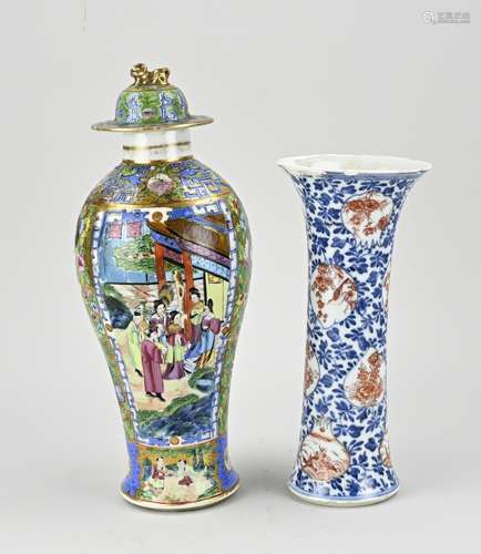 Two Chinese vases, H 23.5 - 32 cm.