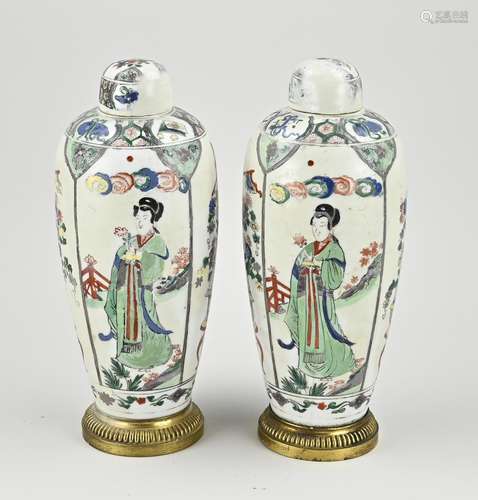 Two Chinese lidded vases, H 26 cm.