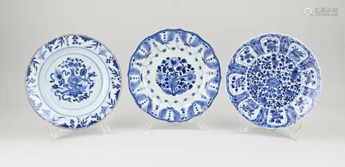 Three 18th century Chinese plates Ø 22.5 - 23.5 cm.